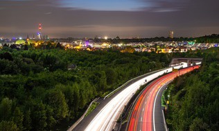 Die Autobahn bei Dortmund. (verweist auf: Neuregelung der anbaurechtlichen Zuständigkeit für Bundesautobahnen zum Jahresbeginn 2021)
